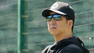 【阪神】連覇は自力で！藤川監督、巨人の結果は「全く考えていません」締まった表情で広島入り