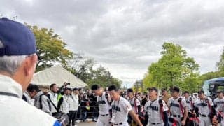青森で横浜・織田翔希フィーバー　バス到着前に３００人の観衆ズラリ→降りてくると「おおっ」どよめく　日米注目のドラフト１位候補