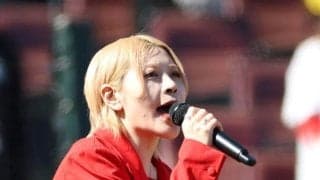 ＦＩＮＬＡＮＤＳ・塩入冬湖が上下真っ赤なド派手衣装で国家独唱「カープファンなので正装として赤い服で」広島-阪神で