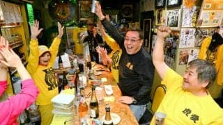 阪神連覇、兵庫・尼崎の熱い夜　商店街理事長「V10までの通過点」