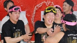 【阪神】今季引退の西勇輝「初めての連覇。そこで引退できる。花を添えてもらいました」