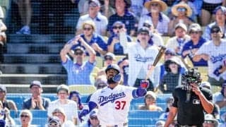 ドジャース　テオスカーが確信の先制２ラン！記者席も揺れるほど本拠地熱狂　大谷翔平も絶叫＆ガッツポーズ