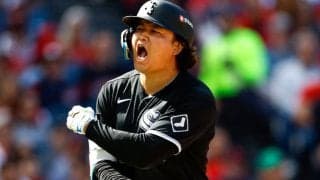 「石川さん引退の日に…」「こっが三冠王の実力ばい」村上宗隆が決勝弾となるポストシーズン初本塁打！初戦もぎ取る180キロ弾に歓喜爆発「完璧や」