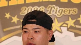【阪神】ナインはグラウンドでアップ開始　佐藤輝明「そりゃ眠いでしょ」Vから一夜明けて移動ゲーム