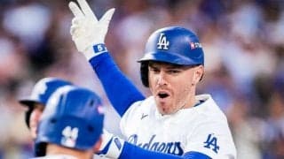 ドジャース　フリーマンが衝撃の同点ソロ　内角低めの変化球をゴルフスイングで　本拠地が熱狂　ＰＳ通算１７本目のアーチ