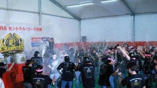 【阪神】２軍からビールかけに呼ばれた若手２人　姿のなかったドラ１コンビ　シビアな競争続く
