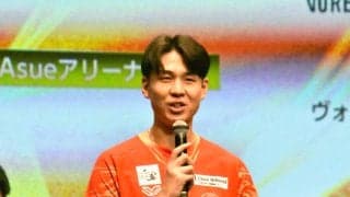 サントリー・小野寺太志が黒髪姿で登場　金髪からヘアチェンジした理由とは…ＳＶリーグ会見