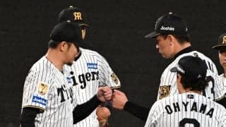 【阪神】岩貞引退試合で藤川監督の粋な演出？「気づけば初」梅野、岩崎と同期３人がマウンド並ぶ