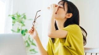 眼精疲労の原因に！？眉毛周りの筋肉を解説