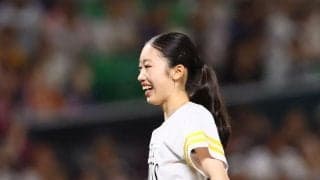 フィギュア界ニューヒロイン候補の１６歳、岡田芽依が「人生初」始球式で可憐投球　ノーバンならずも笑顔で魅了「今日は６０点」