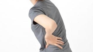 腰の横がガチガチに硬くなるのはなぜ？やりがちな「片側重心」に注意