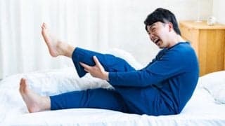 睡眠時に足が攣りやすい！その原因とは？