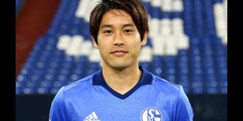 31歳のシャルケ新監督、内田篤人を左サイドでテスト。その結果は？