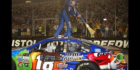 カイル・ブッシュが2度目の同一週3カテゴリー制覇！ トヨタ勢は3レース全てで1-2フィニッシュ