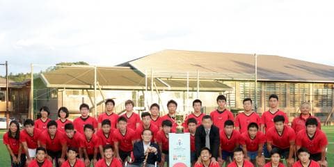 歴史を創る～ラグビーワールドカップ優勝トロフィー『ウェブ・エリス・カップ』故平尾誠二さんの母校に