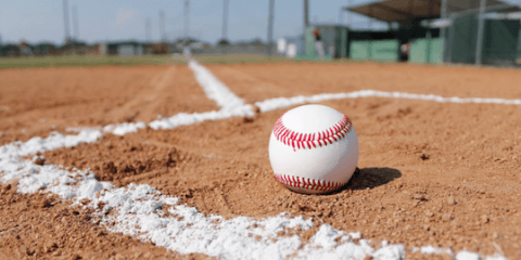 吉田輝星がキャンプ地・沖縄に到着、ファン大歓声