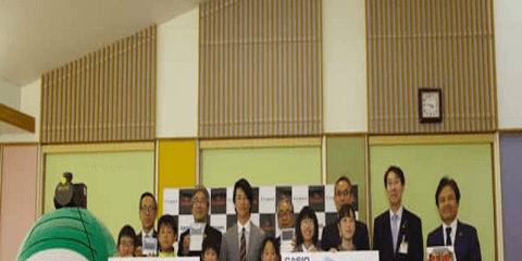 石川遼、獲得バーディ数の電子辞書合計276台を小学校に寄贈