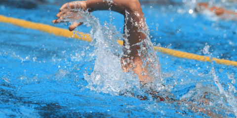 入江陵介、男子100m背泳ぎで6年連続8度目の優勝を達成