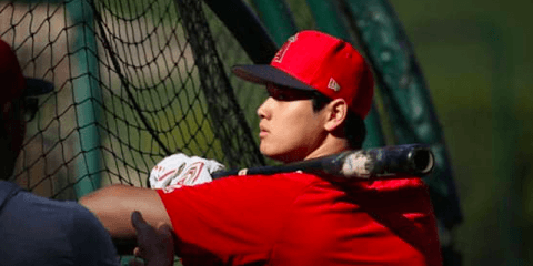 【MLB】ヒットの準備は万端？　大谷翔平が軽快なベーランを披露「“ロボアーマー”を付けて…」