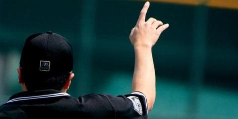 元審判が語るプロ野球のルール。阪神の劇的サヨナラ勝ちで起きた福留孝介の指摘。