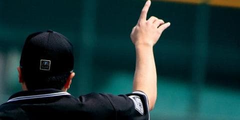 元審判が語るプロ野球の世界。連敗止めたヤクルト・大引の人間性