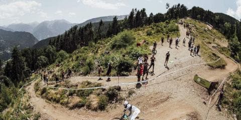高低差626mのトリッキーコースを駆け下りる！ UCI MTBワールドカップ第4戦見どころ