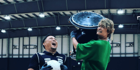 香取慎吾も車いすを持ち上げ全力応援？！車いすラグビー