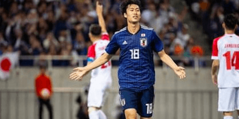 代表初ゴールの鎌田大地は苦笑い。「人生でFWをやったことがない」