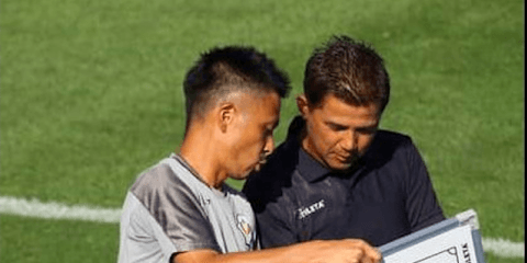 永井秀樹の考えをポルトガル語で「超訳」。再建を支える異色のコーチ