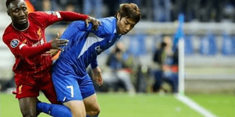 伊東純也「あれは少し恥ずかしい」。リバプール戦で好機にまさかの転倒