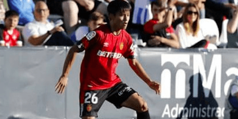 久保建英は先発の座を取り戻せるか。１対２に挑むのには理由がある