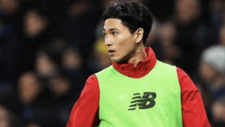 南野拓実はチームに溶け込んでいる。クロップ監督と笑顔でハグ