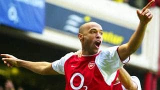 「無敵チーム」で抜群の存在感。アンリはゴールを優雅に軽々と決めた