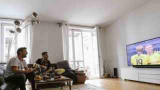 再開したブンデスリーガをファンはどう見たか。「花火でなく、火花」