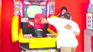 那須川天心がパンチングマシーンに挑戦 驚愕の記録に「エグい」