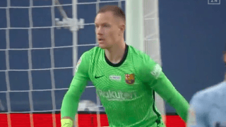 【動画】テア・シュテーゲンとオブラクがビッグセーブでピンチを防ぐ