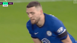 【動画】ラカゼットとコヴァチッチがドリブル突破からシュートを放つ