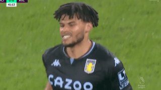 【動画】ディーン・スミス監督に負けじと絶妙なボールコントロールを見せるB.トラオレ