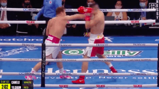 【動画】カネロがイルディリムからダウンを奪う - WBA / WBC Sミドル級 タイトル戦