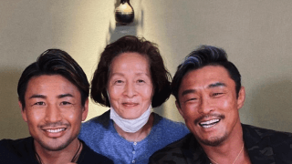 📸魔裟斗、おかん登場⁉️まさかの親子ショット⁉️激レア3S大反響