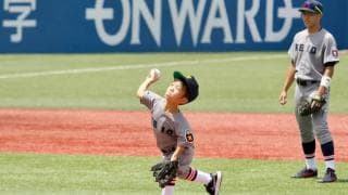 神宮が大拍手に包まれた始球式　13歳の慶大野球部員がチームにもたらした相乗効果