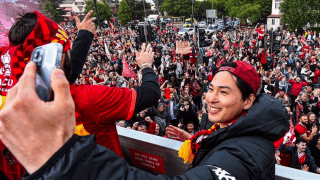⚽️南野拓実、リバプールのパレードを自撮り⁉️「Today was a wonderful day.」