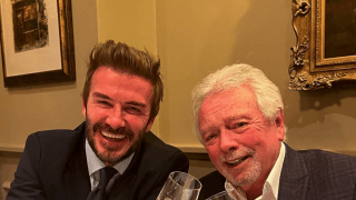 ⚽️ベッカム、ダンディー過ぎる💦父とツーショット❣️大反響