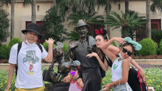 🌈「筋肉すごい😍」フジモン、木下優樹菜とTDRで「ミッキーおじさん👋」