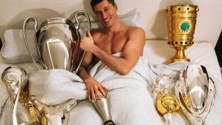 ⚽️レバンドフスキ、またまた受賞で美人妻❤️が話題に