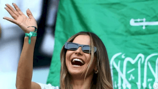 🔥腹筋バキバキ😵レバンドフスキの美人妻、W杯で脚光❣️