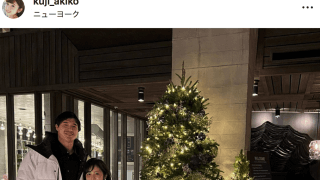 🇺🇸NYのXmas🎅をSNS連投⁉️久慈アナ、夫婦2Sに「旦那様がバスケリングに見える😂」の声