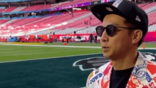 🇺🇸綾部祐二、スーパーボウルへ突っ込み殺到⁉️「なんでそこ入れるの⁉️」「スーパーボール😵スゲー💦」