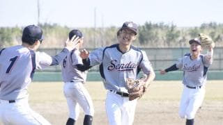 “人生初本塁打”が9回逆転満塁弾　東北地区大学軟式野球春季リーグ開幕戦で光った、「活躍できる場所」を見つけた男たちの奮闘劇