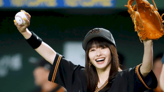 「ビジュ爆発🔥」山本舞香、美し過ぎる😵始球式にネット驚愕⁉️